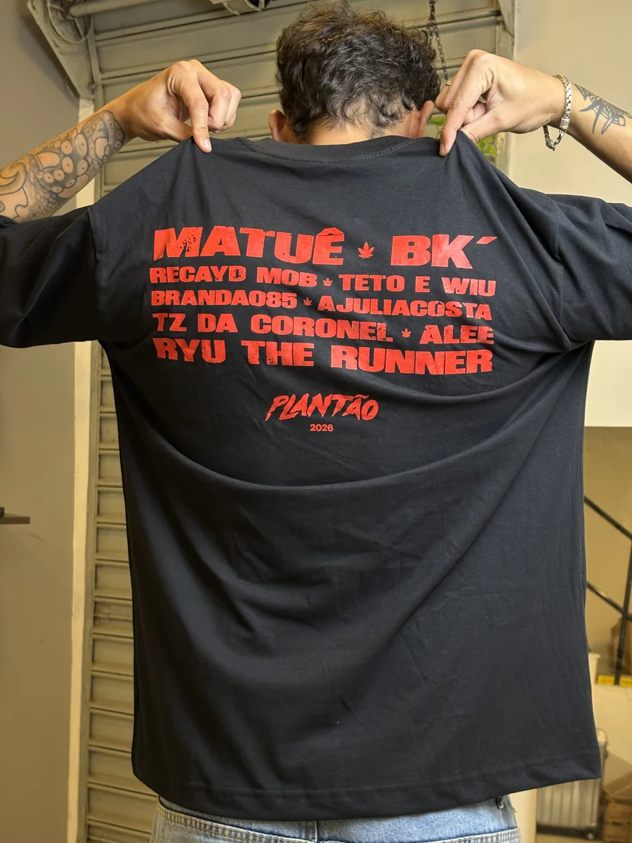 Camiseta oficial do evento Plantão com line-up nas costas
