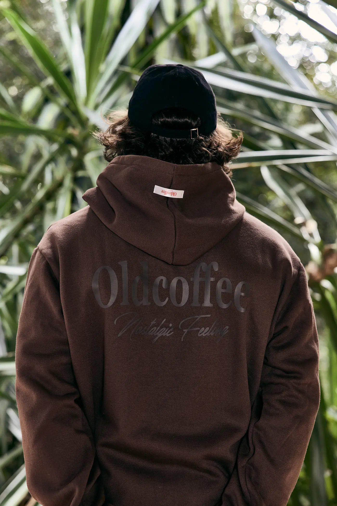 Moletom com o logotipo da marca Old Coffee estampado nas costas — case real Kanhouse